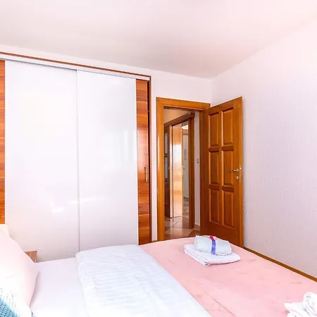 Apartment Mit Balkon Und Meerblick By Interhome Crikvenica