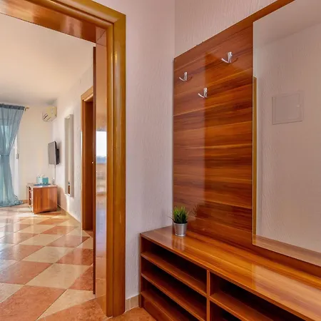 Mit Balkon Und Meerblick By Interhome Appartement