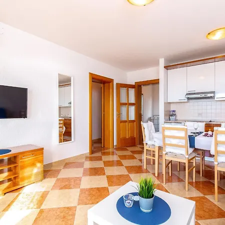 Mit Balkon Und Meerblick By Interhome